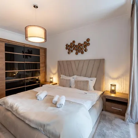 Mohost Sonia - Quiet Comfort Steps From Coresi Apartment